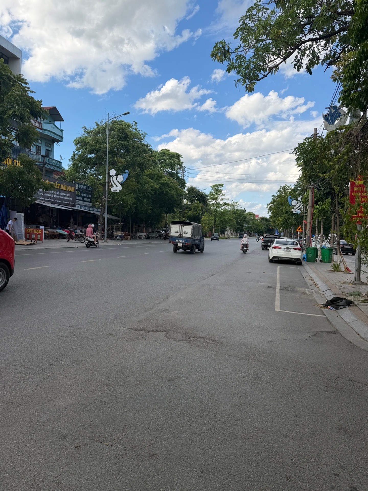 Bán nhà mặt phố 4 tầng tại trung tâm TP Bắc Ninh, đường ô tô tránh, vỉa hè rộng