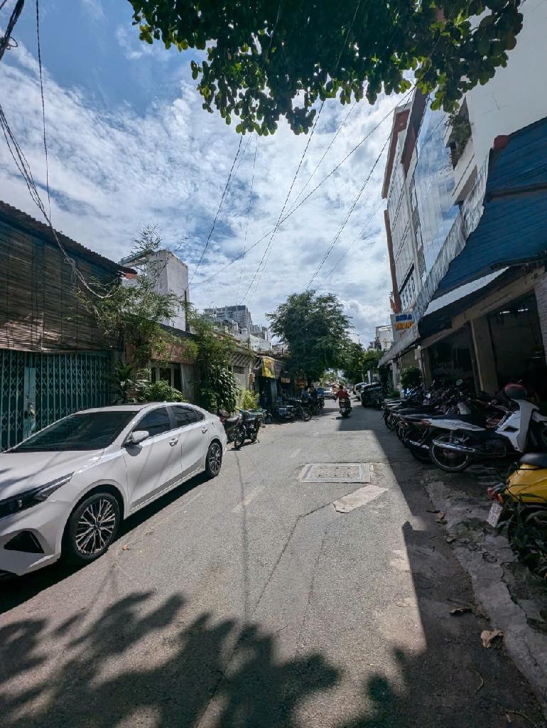 Nhà 2 mặt tiền đường Tam Đảo, 2 tầng, giá 10.5 tỷ