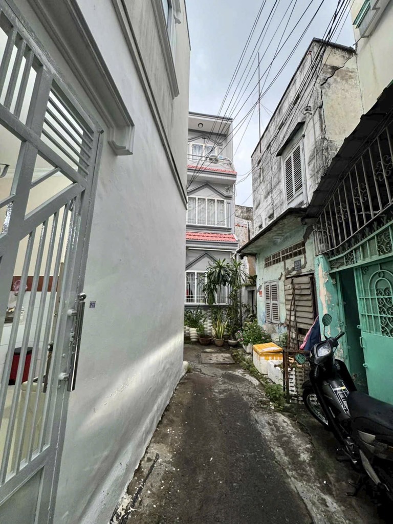 Bán nhà 40m2 2 tầng trung tâm Phú Nhuận, phù hợp xây mới