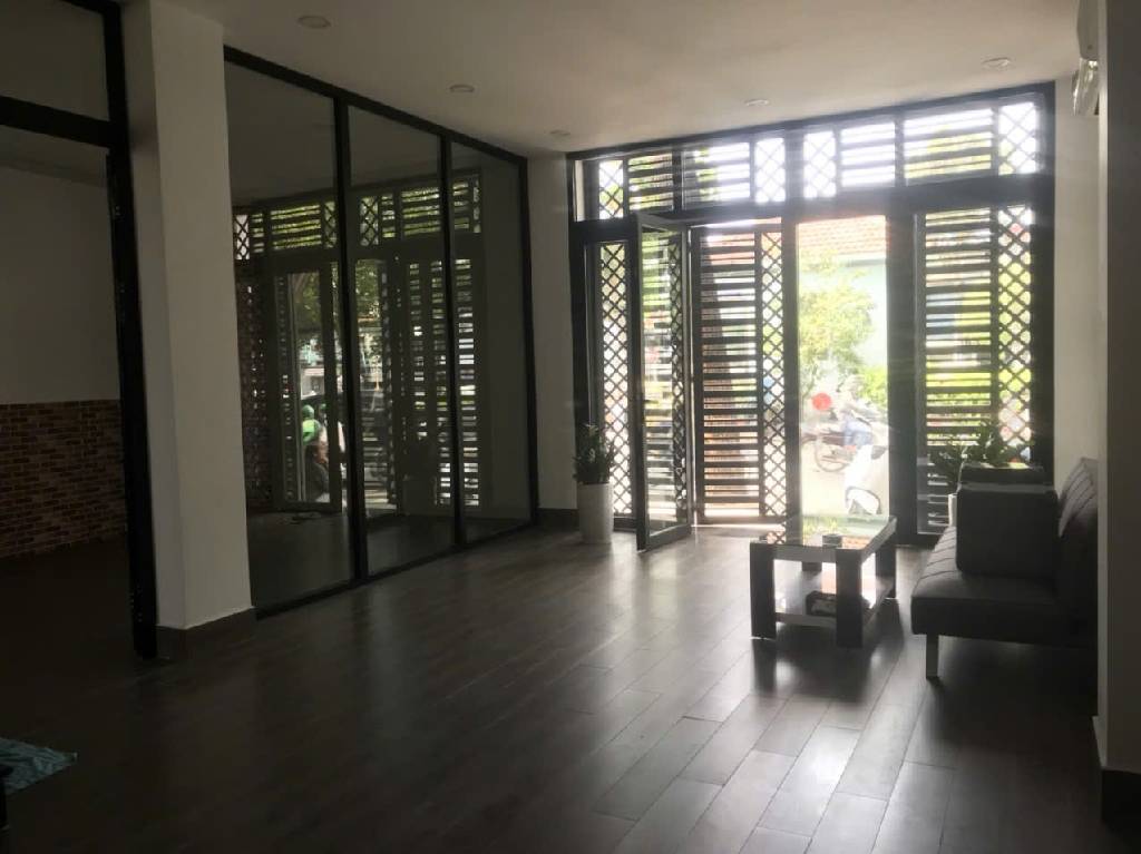 Nhà mặt phố 3 tầng, 75m2, mặt tiền rộng ngay quận trung tâm
