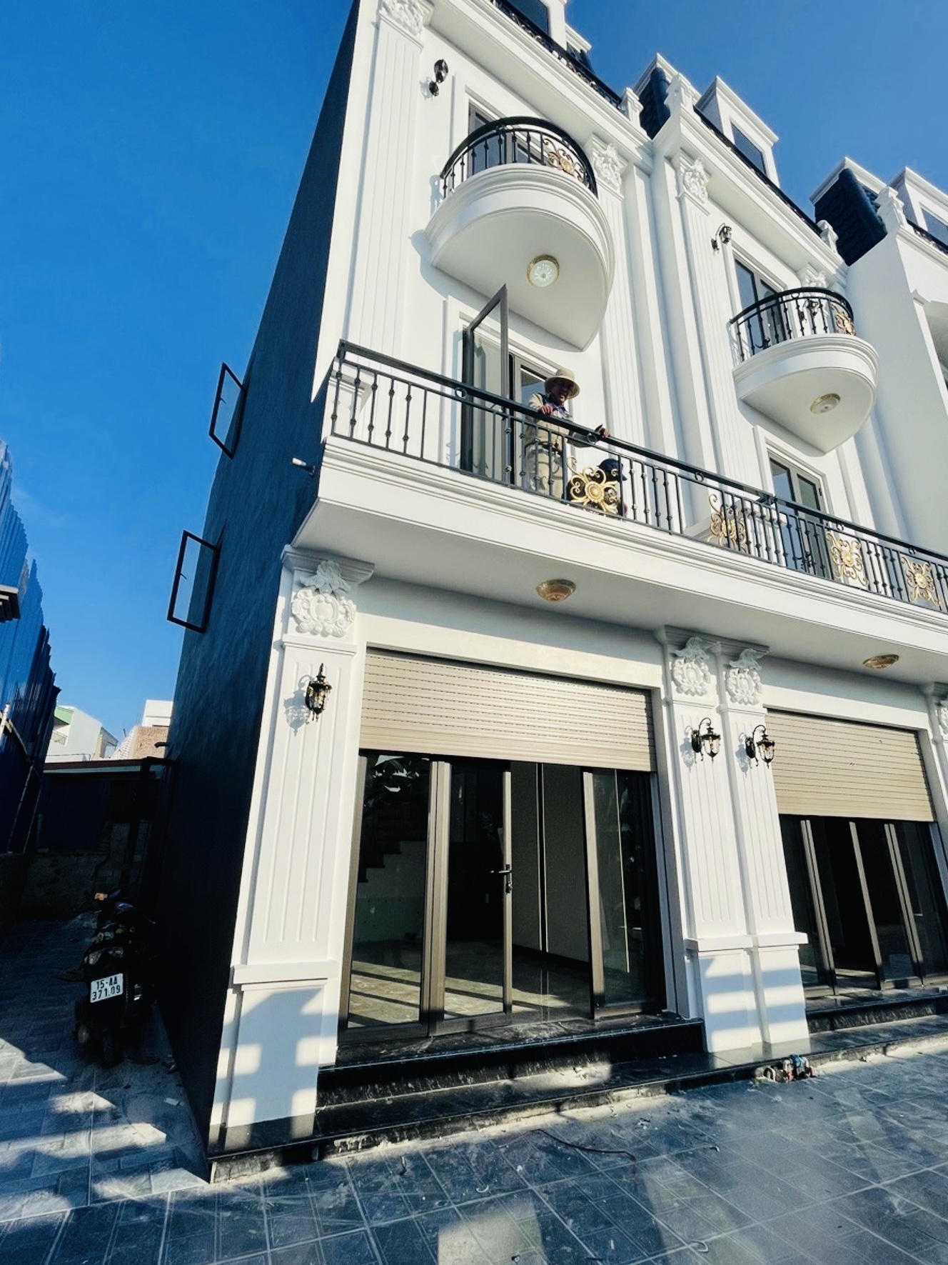Nhà Tân Cổ Điển Sang Trọng 3,5 Tầng Tại Văn Đẩu, Kiến An