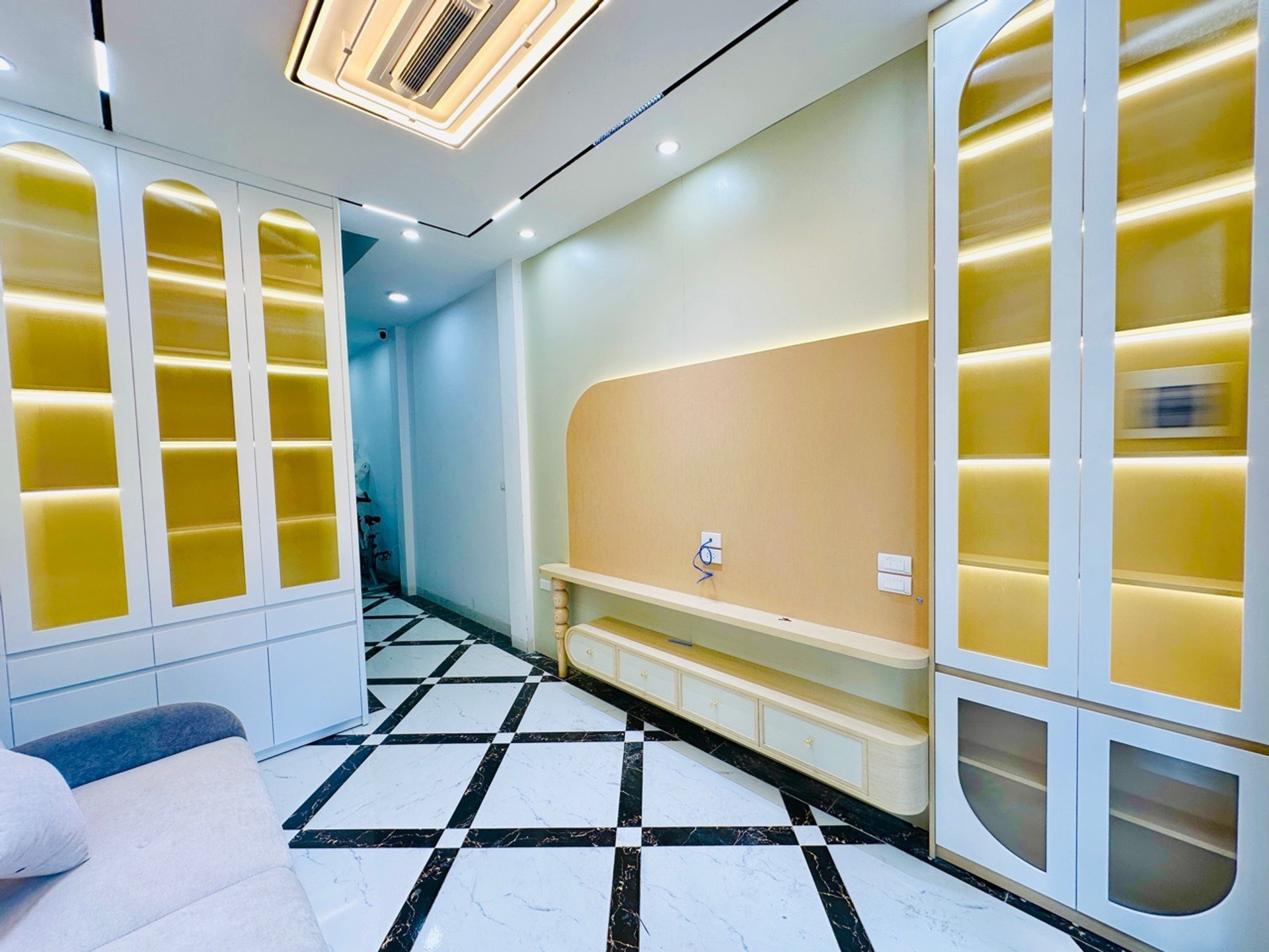Bán nhà riêng 5 tầng 33m² tại Bát Khối, nhà mới, ô tô qua, phù hợp vừa ở vừa cho thuê