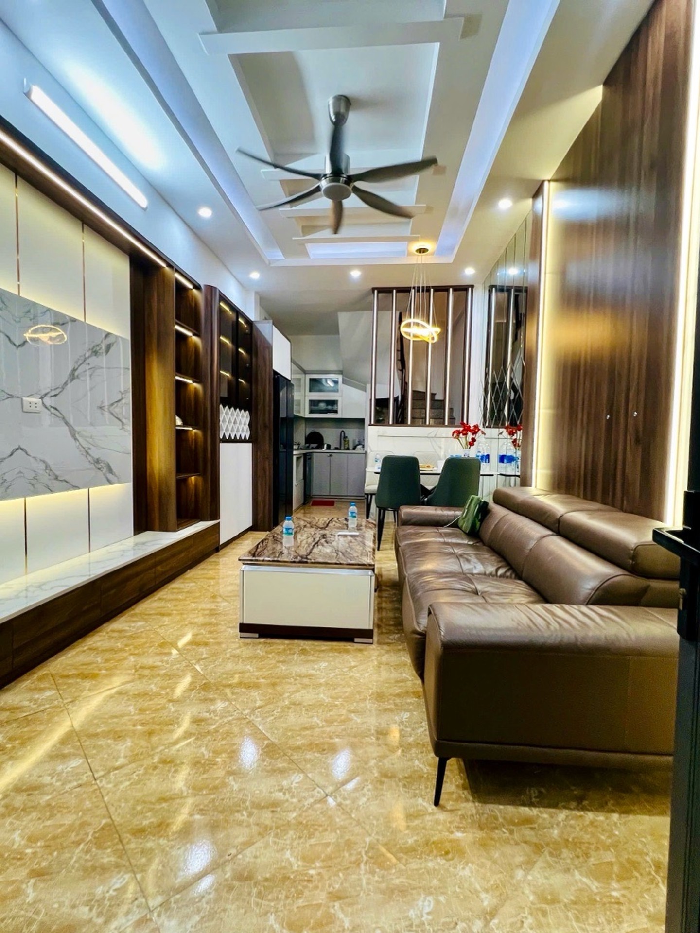 Nhà đẹp 5 tầng trung tâm Cầu Giấy, full nội thất sẵn ở ngay