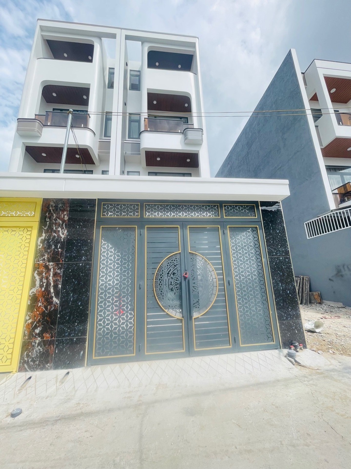 Bán nhà 3 tầng mới xây tại Đông Minh, diện tích 100m2