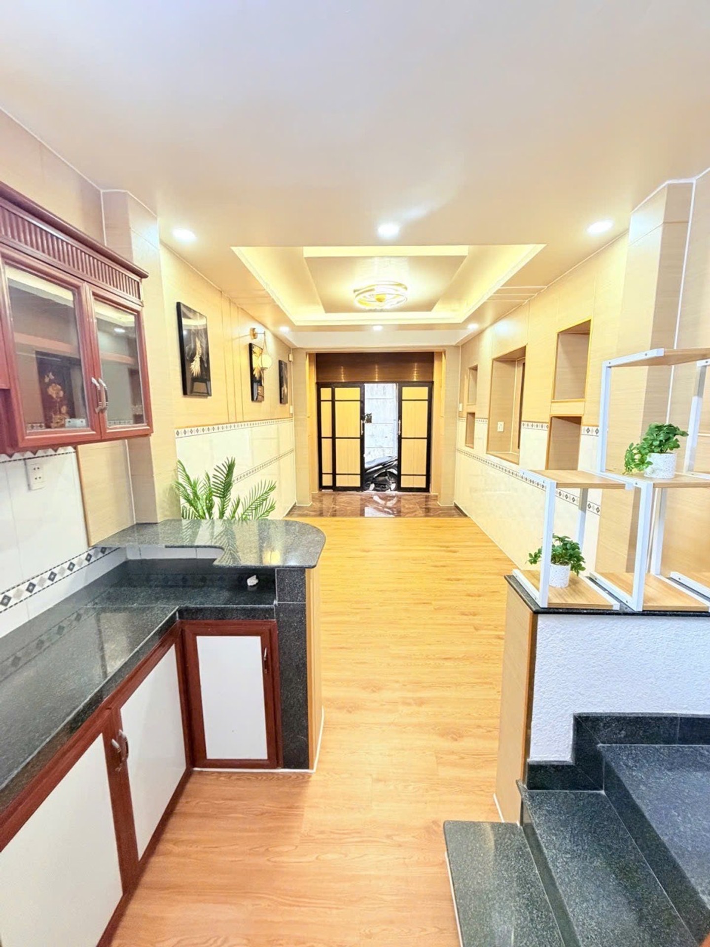 Bán nhà mới 5 tầng 5 phòng tắm tại Phú Nhuận trung tâm