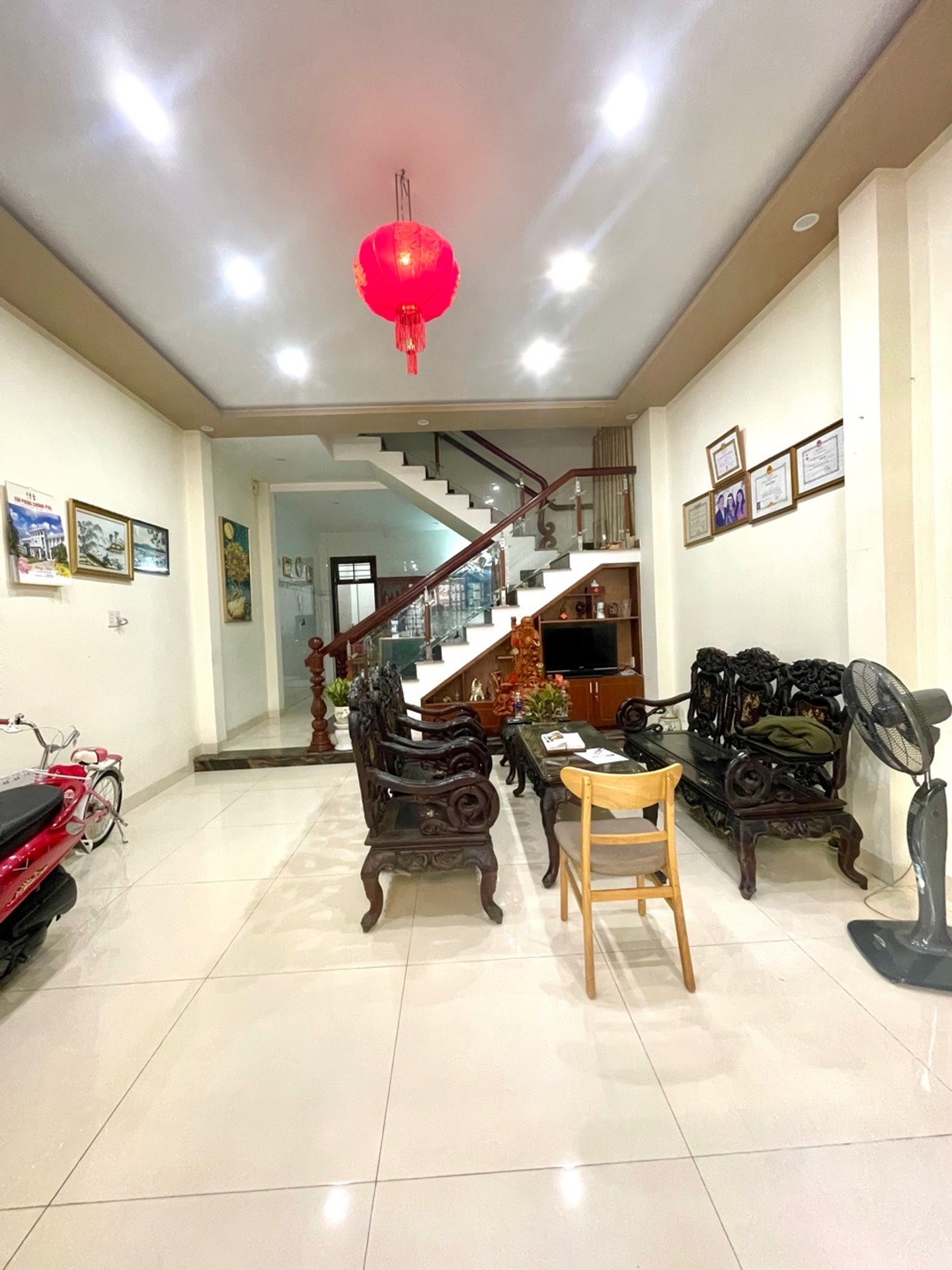 Bán Nhà 3 Tầng Mặt Tiền Kinh Doanh Hải Châu Vuông Vức, Gần Sông Hàn