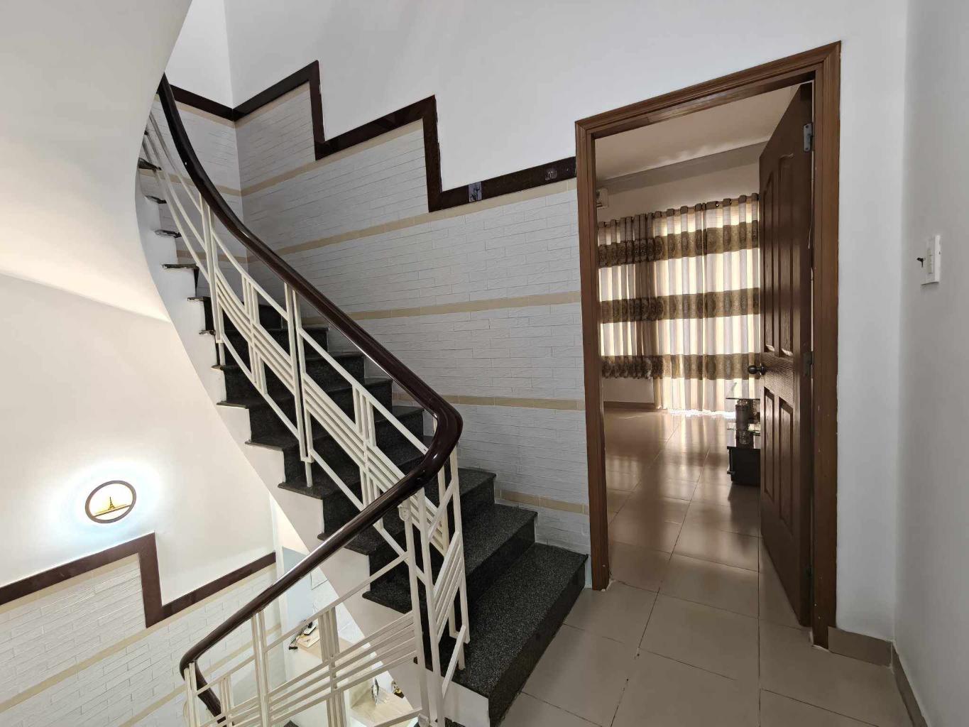 Nhà chính chủ Đúc BTCT 3 Tầng, 4 Phòng ngủ,60m2, 6.1 tỷ còn TL