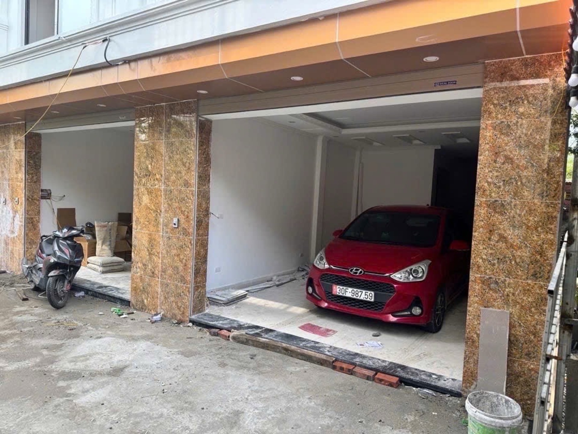 Cơ hội sở hữu nhà 5 tầng mới gần Hồ Điều Hòa, oto vào nhà tại Hai Bà Trưng tặng nội thất, thang máy