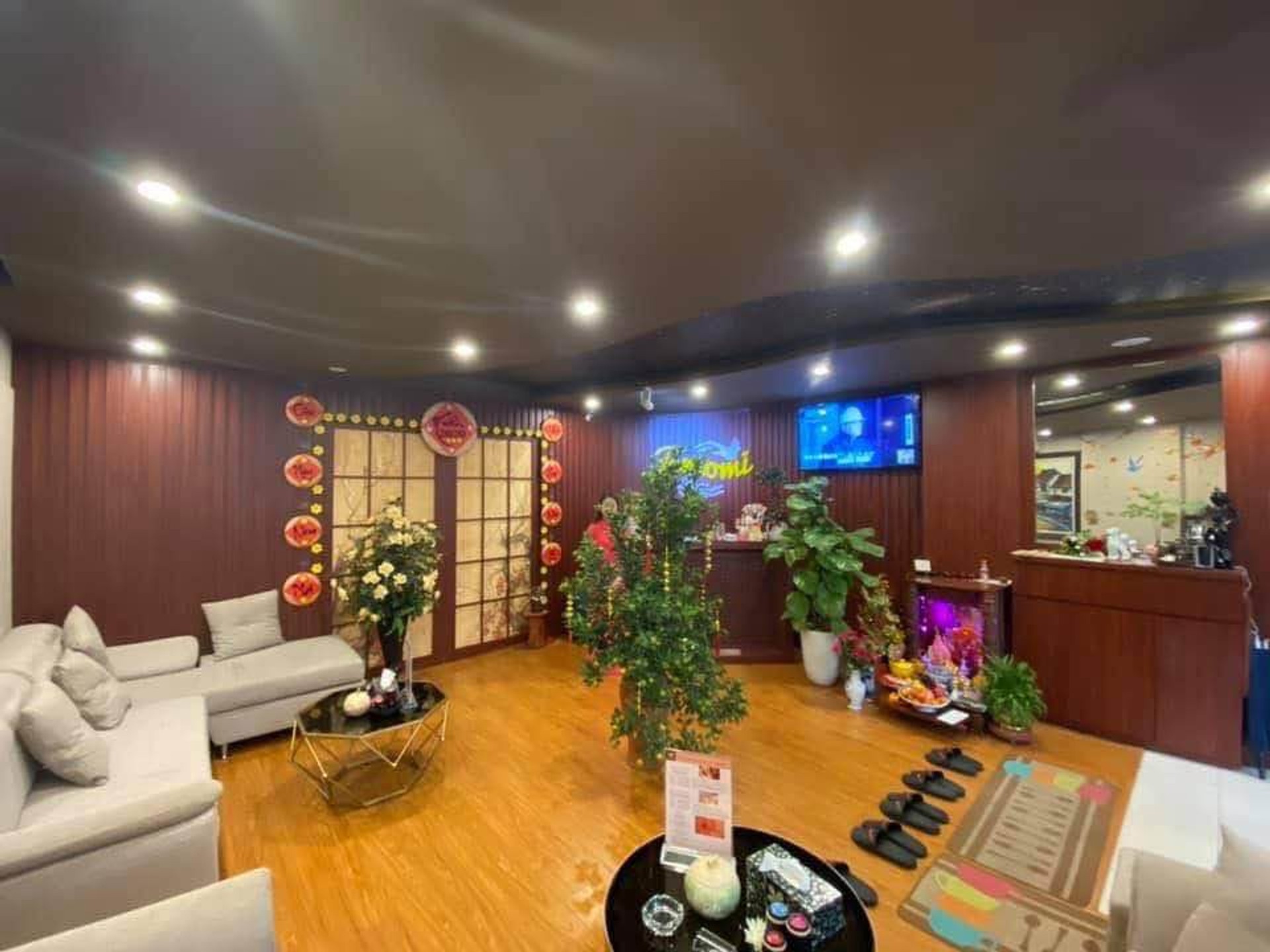 Bán nhà mặt phố Kim Mã Thượng lô góc 134m2 xây dựng 6 tầng thang máy giá 75 tỷ