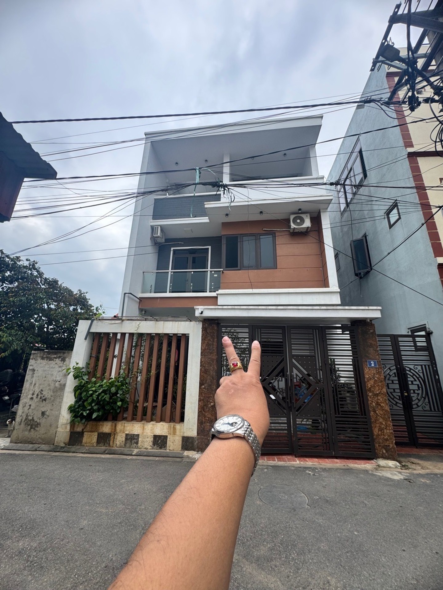 Nhà đẹp thôn Xuân Trạch, ô tô vào tận nơi, gần Vin Cổ Loa DT 214m - 3 Tầng - MT 11m.