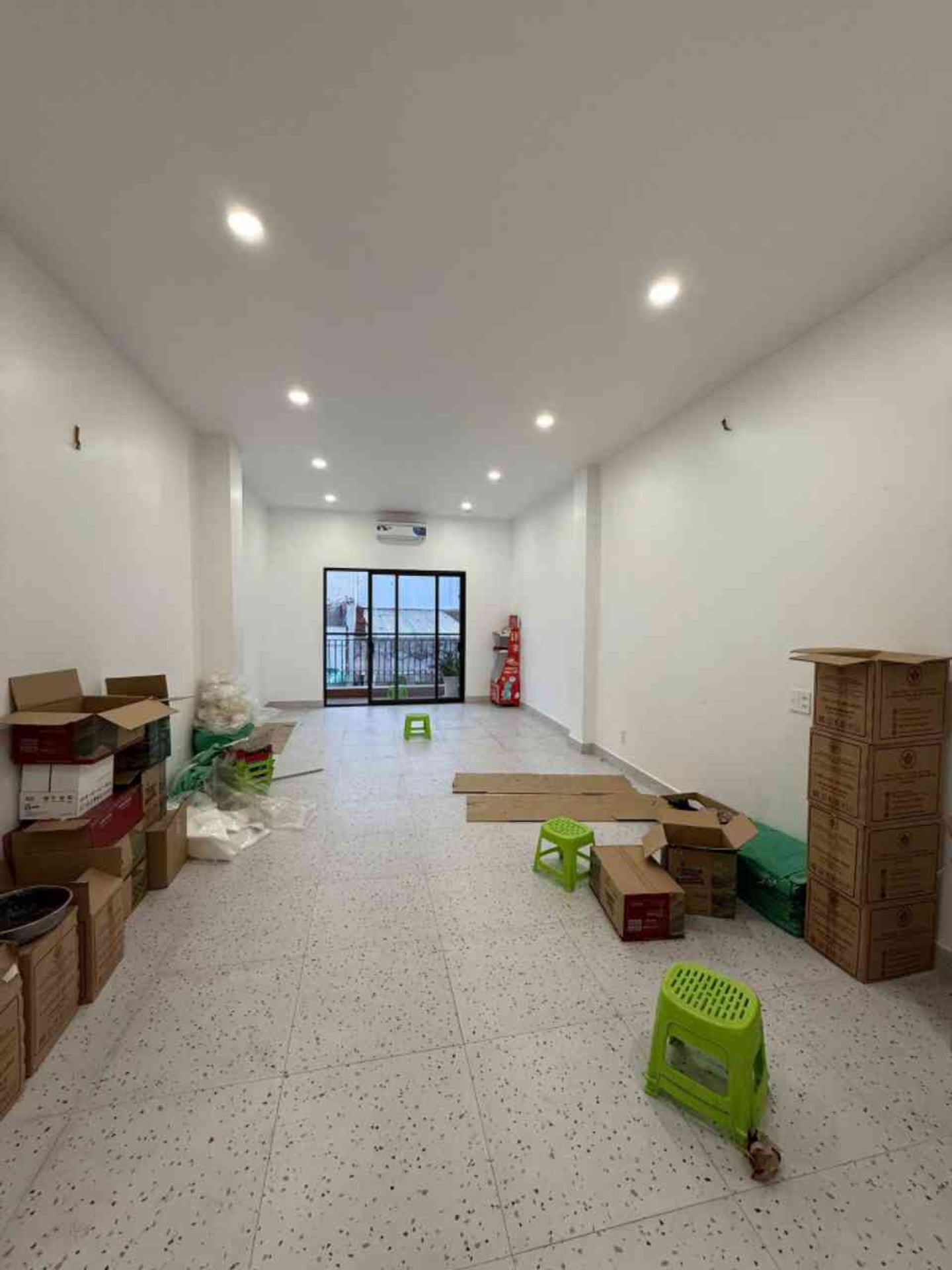 Bán nhà 5 tầng làm văn phòng, gần AEON Tân Phú