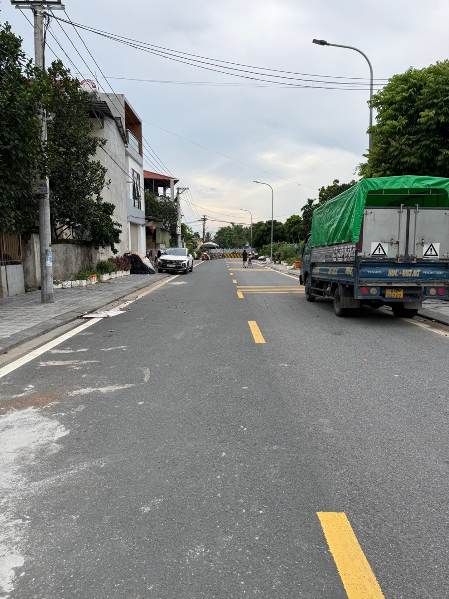 Nhà 3 tầng, ô tô đỗ cửa. Cách trâu quỳ 5p di chuyển, ngay gần vin 1,2,3