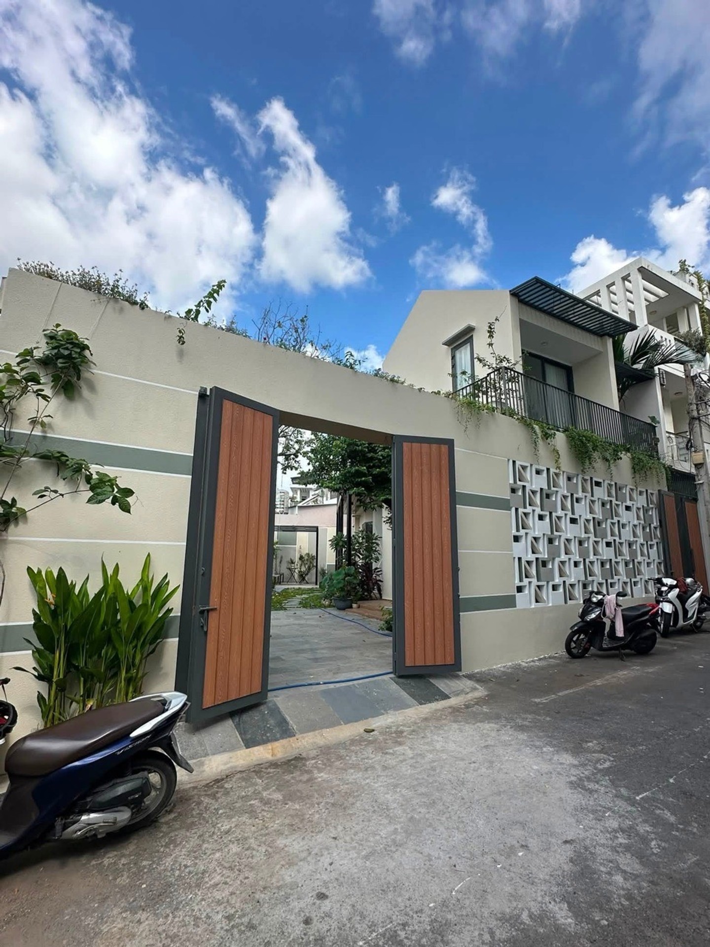 Biệt thự sân vườn 200m2 rộng rãi tại trung tâm Thủ Đức