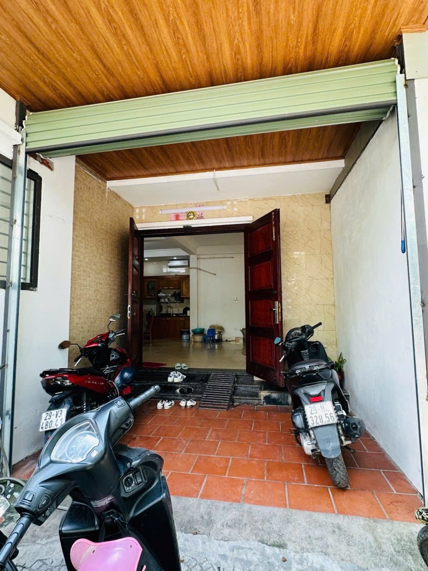 Nhà mặt phố view sông lô góc 3 mặt thoáng, 5 tầng, mặt tiền 8m, kinh doanh tốt. Trung tâm Hoàng Mai