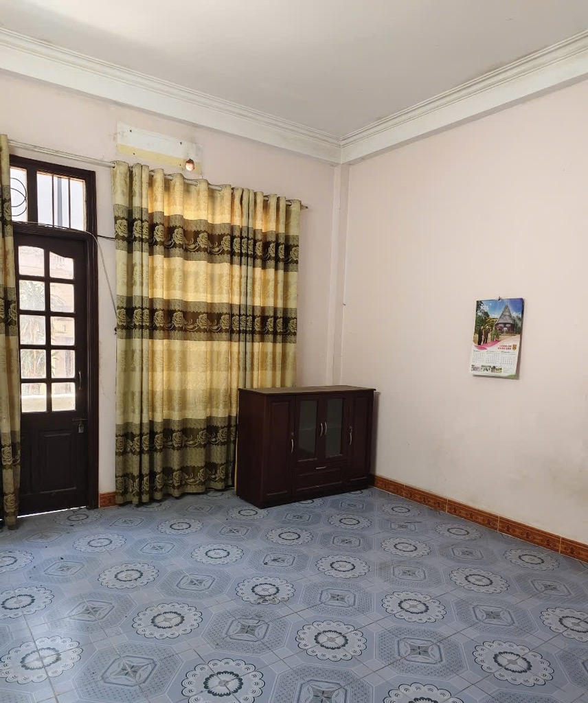 Bán nhà riêng 3 tầng tại quận Cầu Giấy, diện tích 80 m2, mặt tiền 4.5 m
