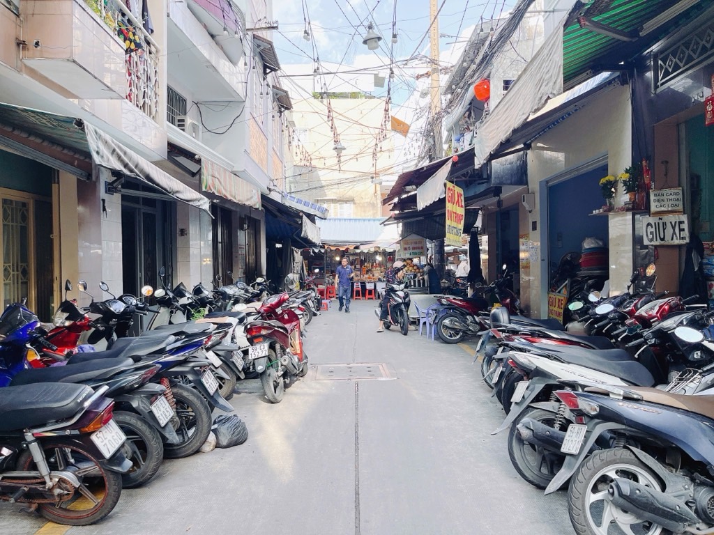 Bán nhà 3 tầng tại quận trung tâm, phù hợp kinh doanh và ở
