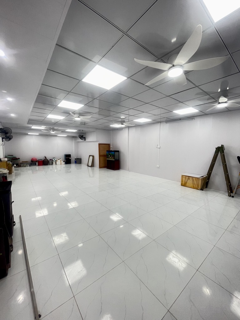Cửa hàng tầng 1 mặt tiền rộng 11m, kinh doanh sầm uất tại Vũ Thạnh