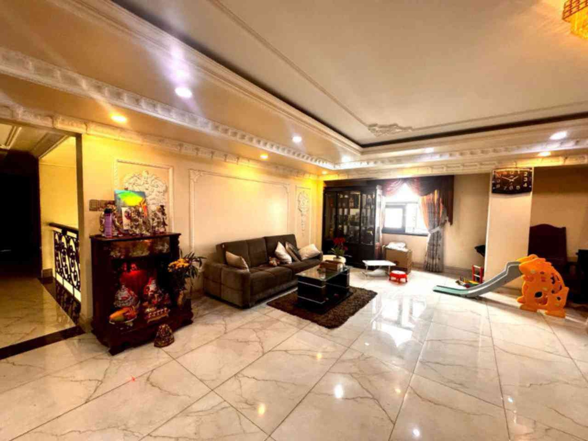 Bán tòa nhà khách sạn góc 3 mặt tiền tại khu Tên Lửa, Bình Tân, 300 m²