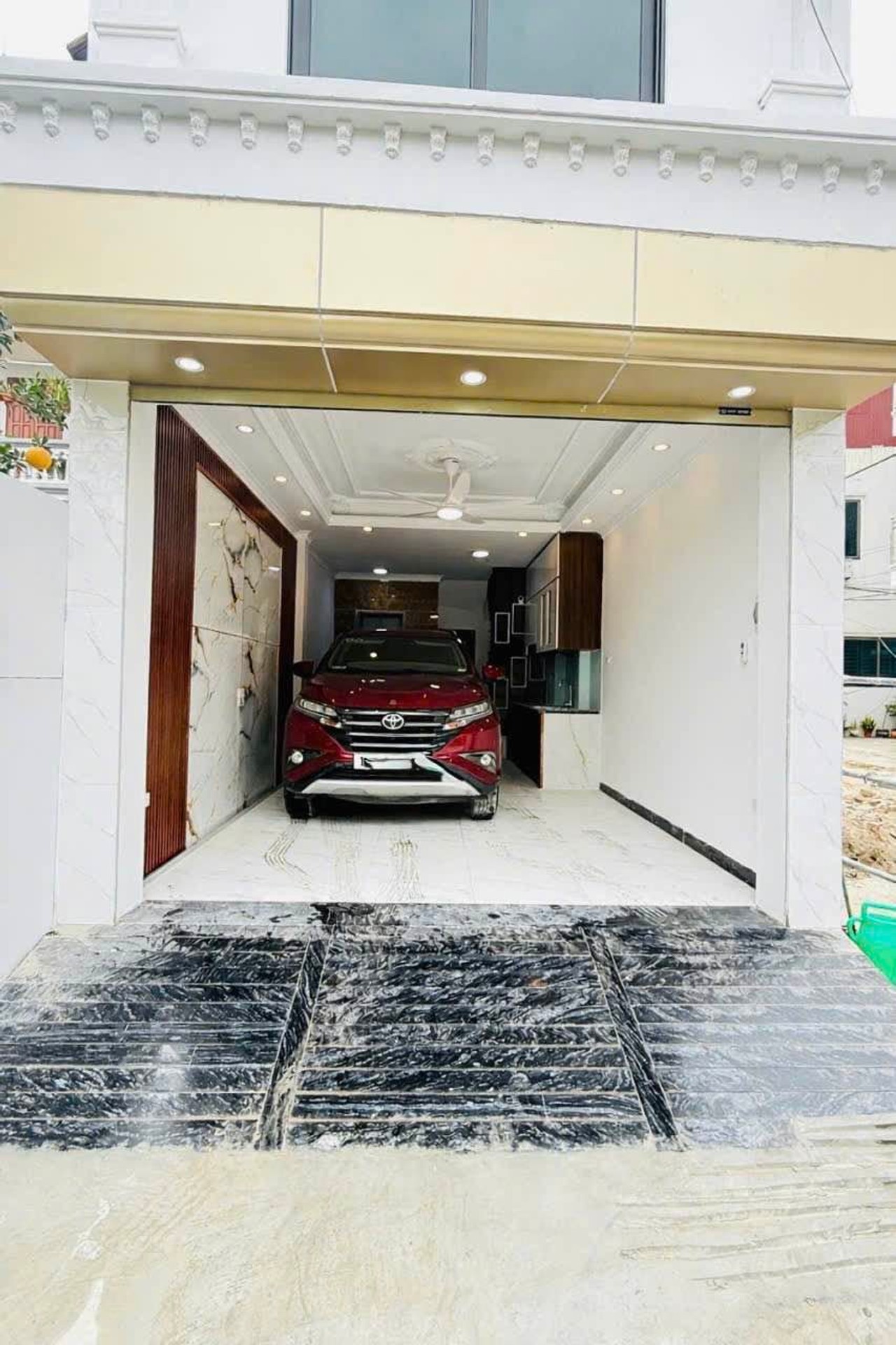 Bán nhà riêng 5 tầng tại Đông Dư Bát Khối, ô tô vào nhà, thang máy
