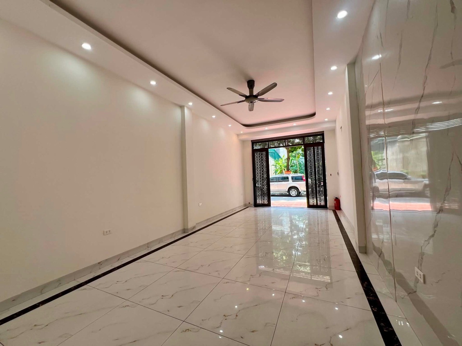 Bán liền kề tại khu đô thị Văn Khê, khu vực hạ tầng đồng bộ, kinh doanh sầm uất 7 tầng thang máy KD
