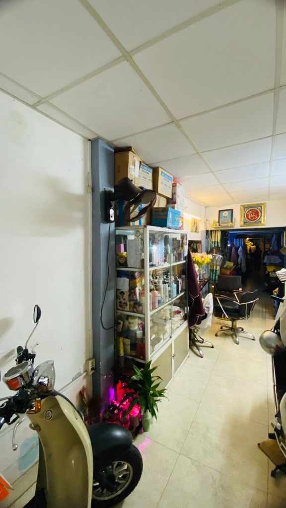 Bán nhà mặt phố 2 tầng, diện tích gần 100m2 tại Phú Nhuận, giá 12 tỷ