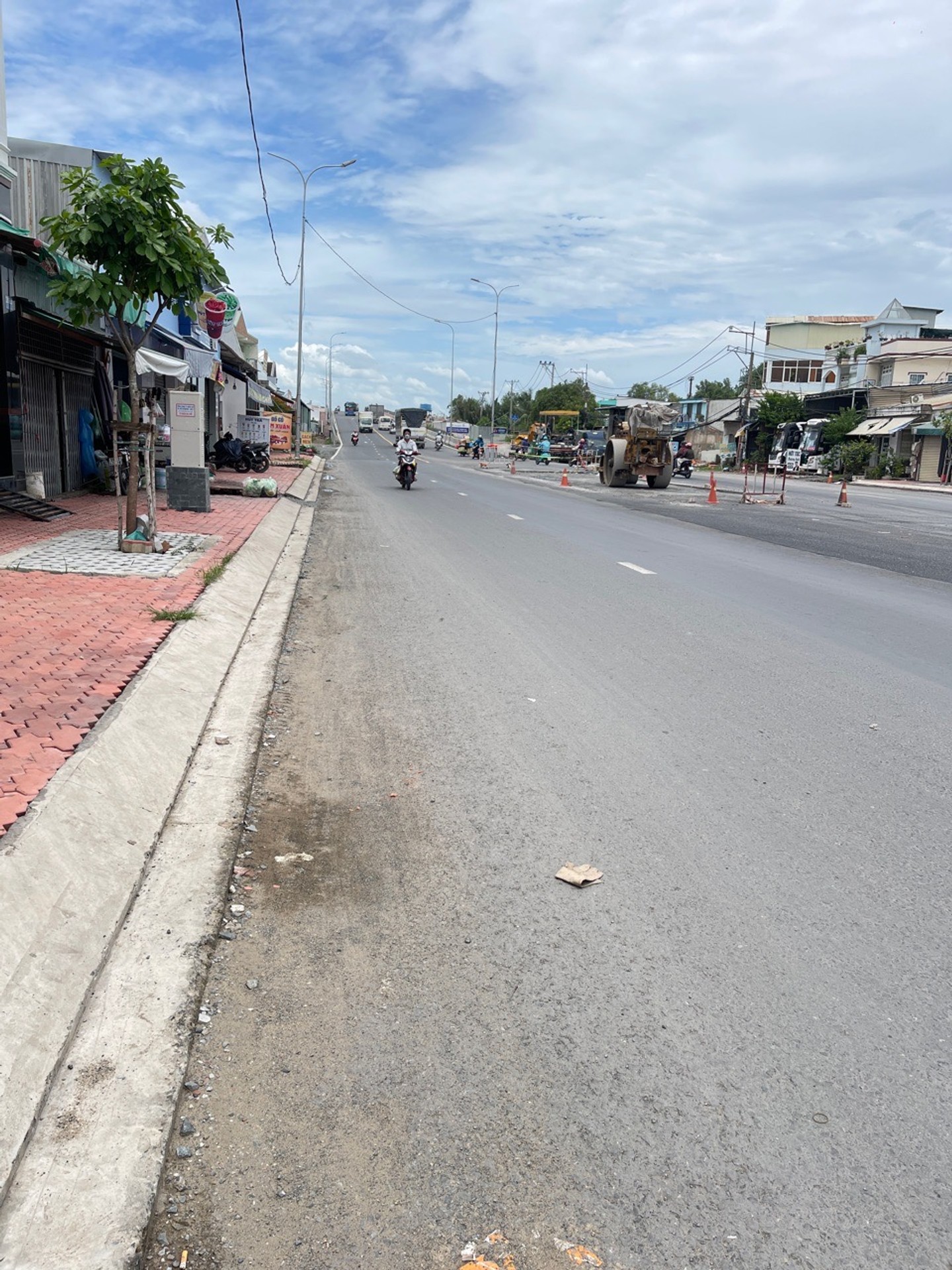 Nhà mặt tiền Quốc Lộ 50 diện tích rộng thuận lợi kinh doanh