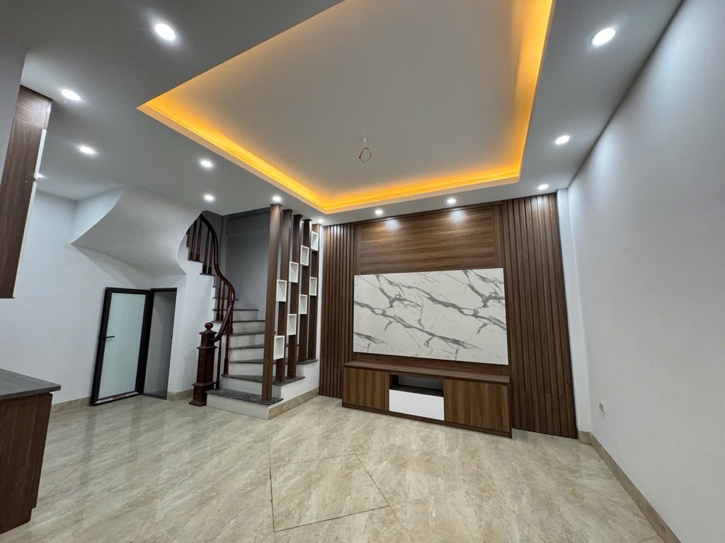 NHÀ MỚI GẦN CẦU THƯỢNG CÁT ĐẸP LONG LANH