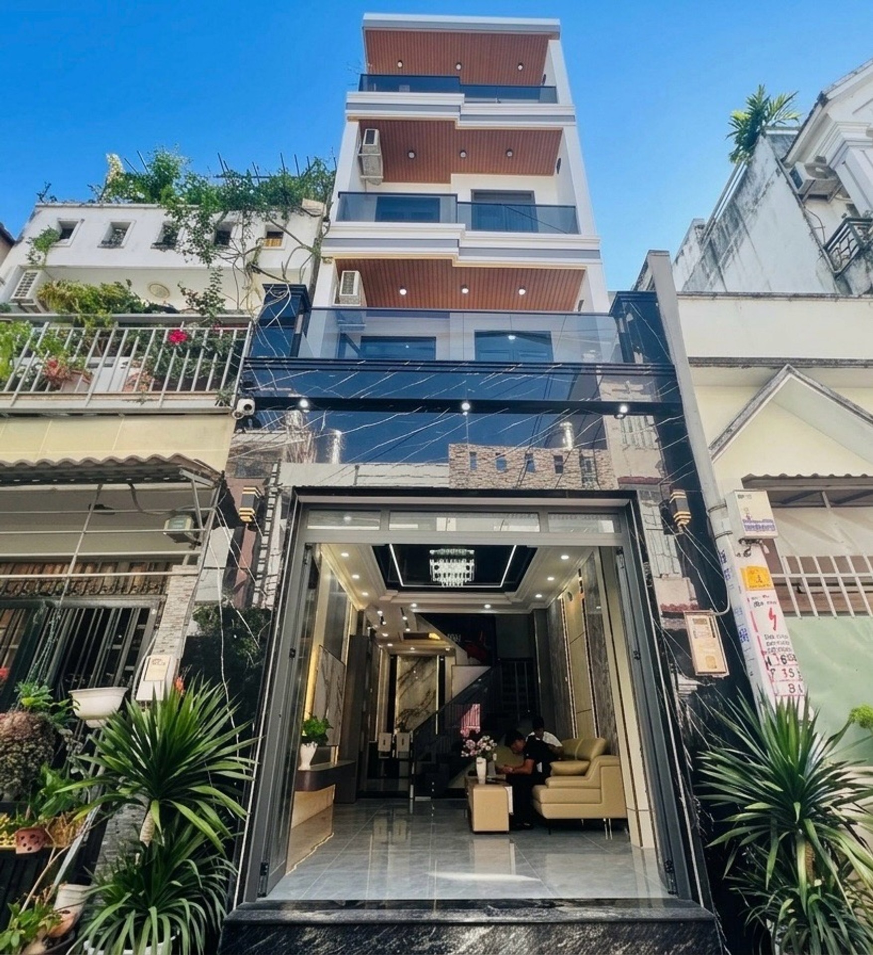 Nhà Mặt Tiền Hẻm Rộng, Tích Hợp Ở Và Kinh Doanh Tốt