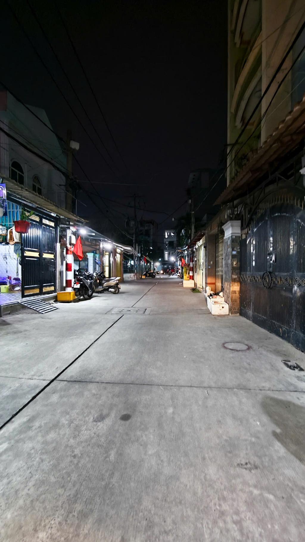 Bán nhà 4 tầng, hẻm ô tô rộng gần Đầm Sen, Tân Phú