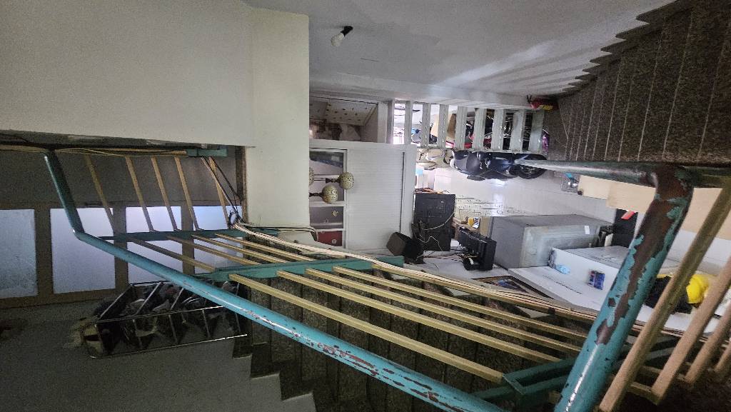 Bán nhà 6 tầng cho thuê gần công viên quận 10, diện tích 40m2