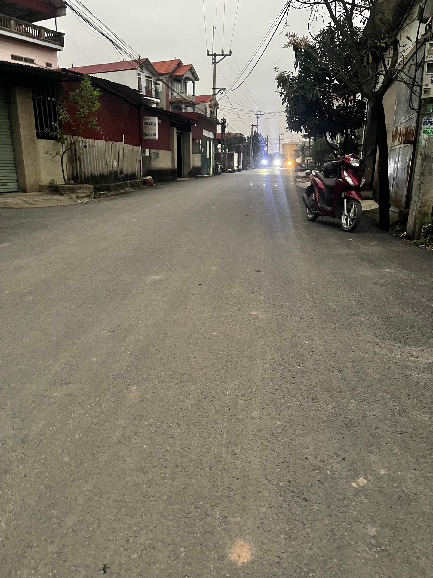 Đất đẹp Làng Cồi, xe tải tránh, đường nhựa sạch sẽ