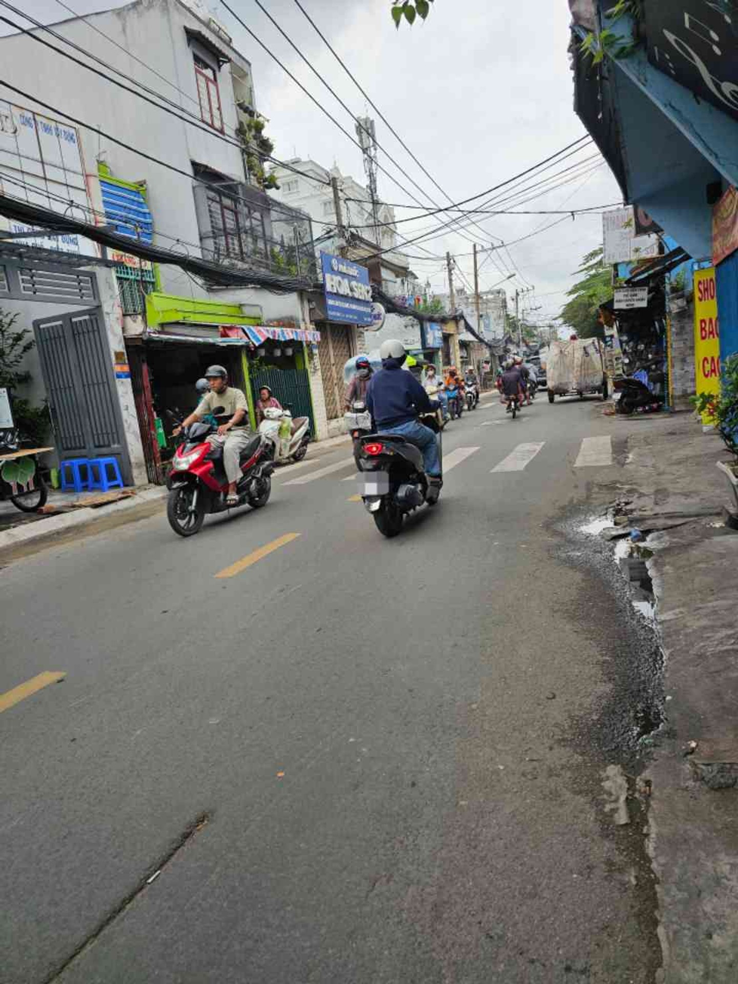 Nhà mặt phố 3 tầng 3 phòng ngủ tại quận 6, diện tích 127m2