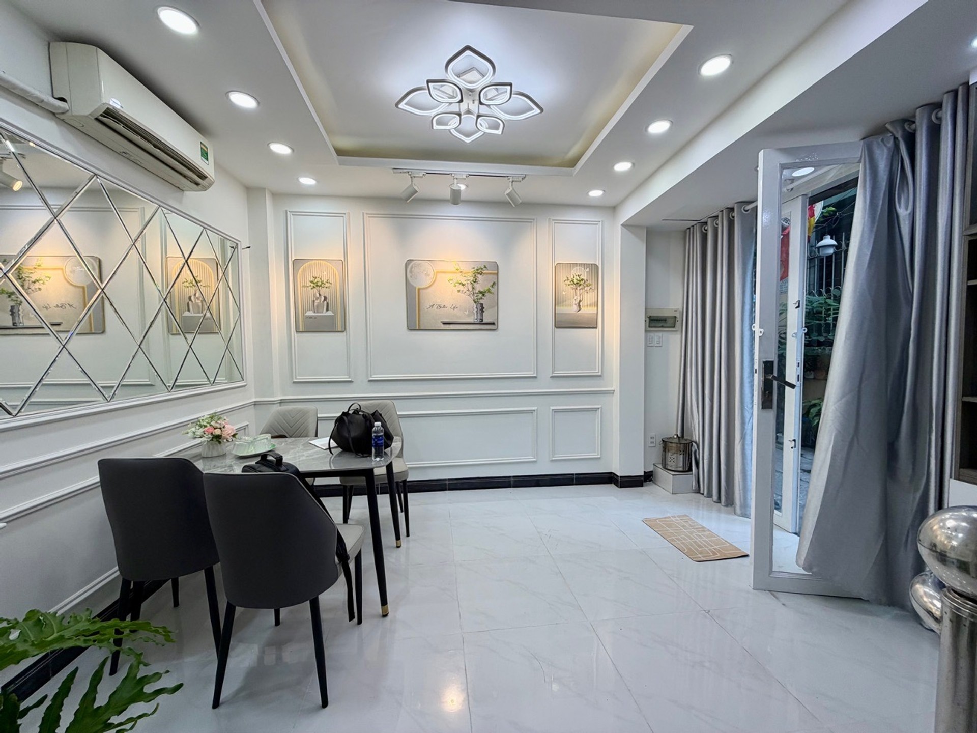 Bán nhà 4 tầng lô góc hướng Đông tại Phú Nhuận, giá 5.9 tỷ