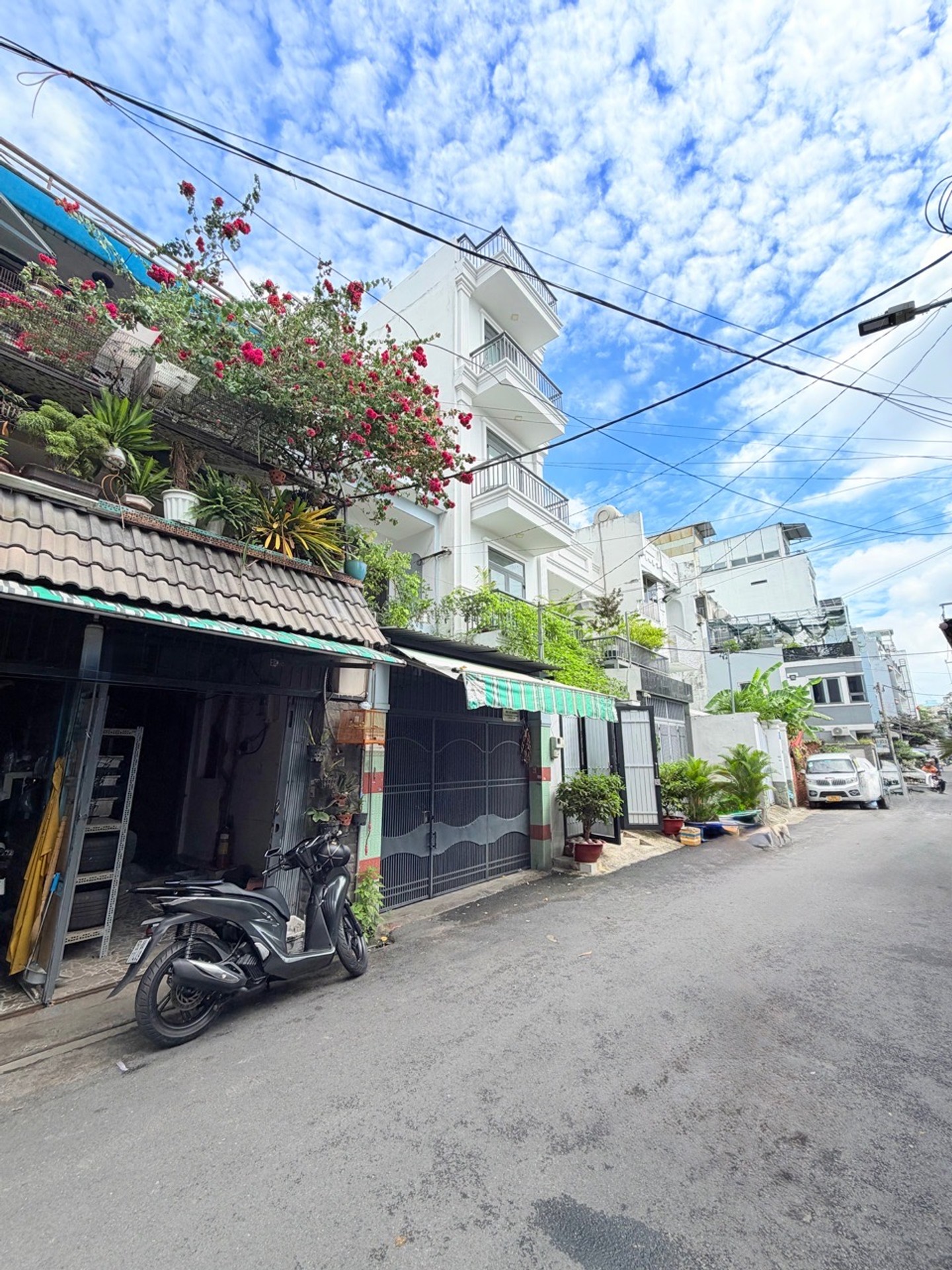Nhà riêng 3 tầng 105m2 hẻm 8m tại Phú Thọ Hoà Tân Phú