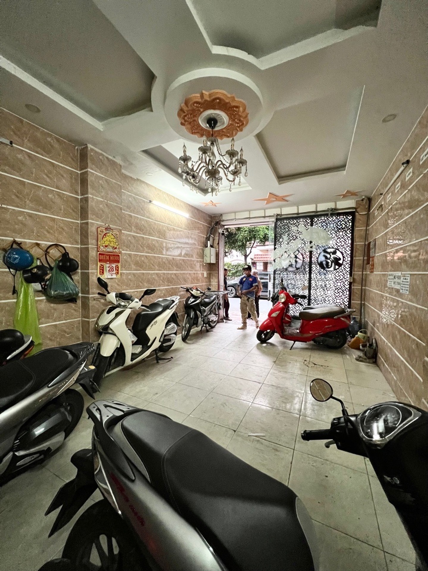 Bán nhà mặt phố 4 tầng gần công viên Phú Lâm, 80m2