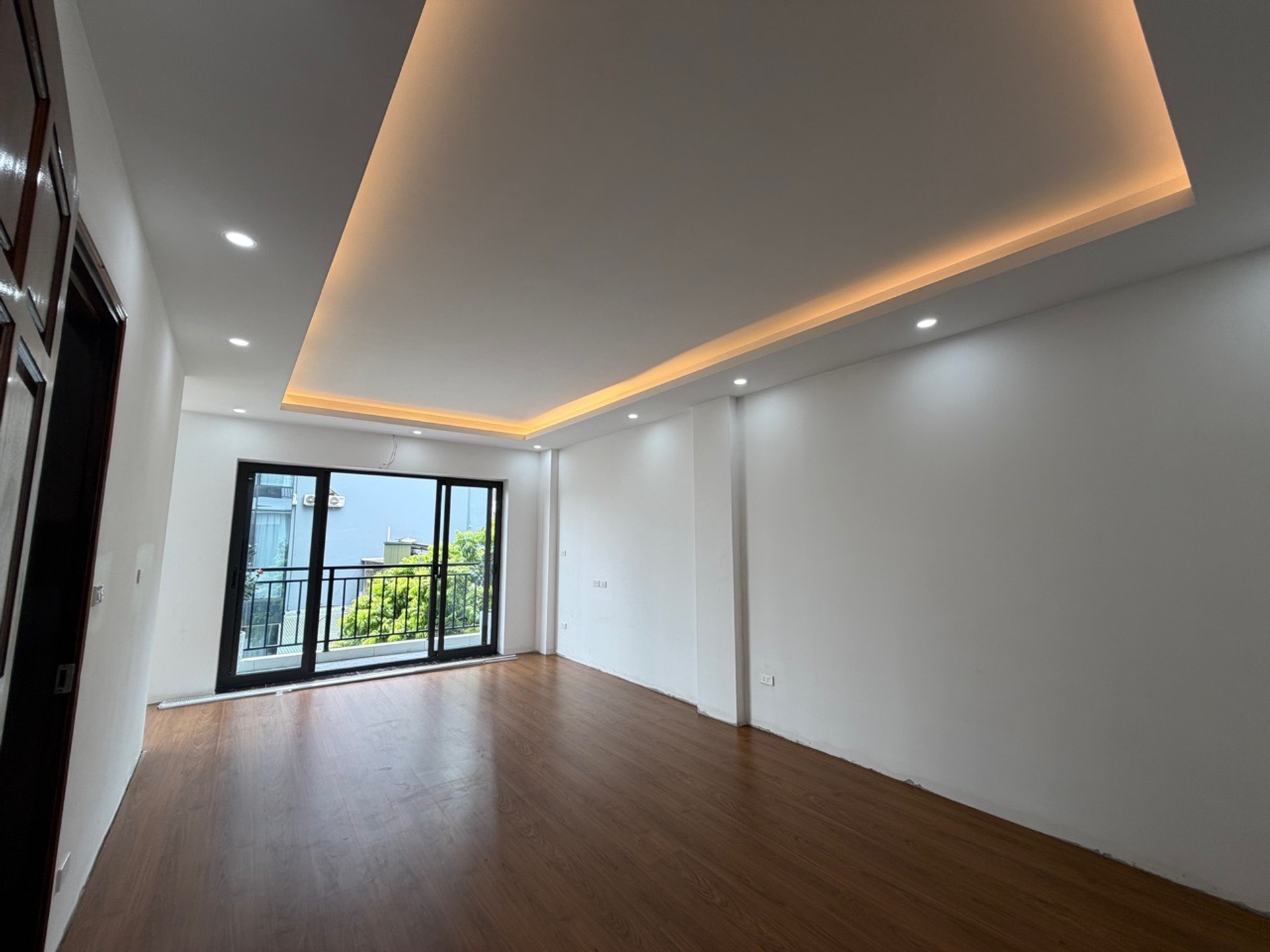 Bán nhà riêng 7 tầng tại Giải Phóng, mặt tiền rộng, ô tô tránh, kinh doanh tốt