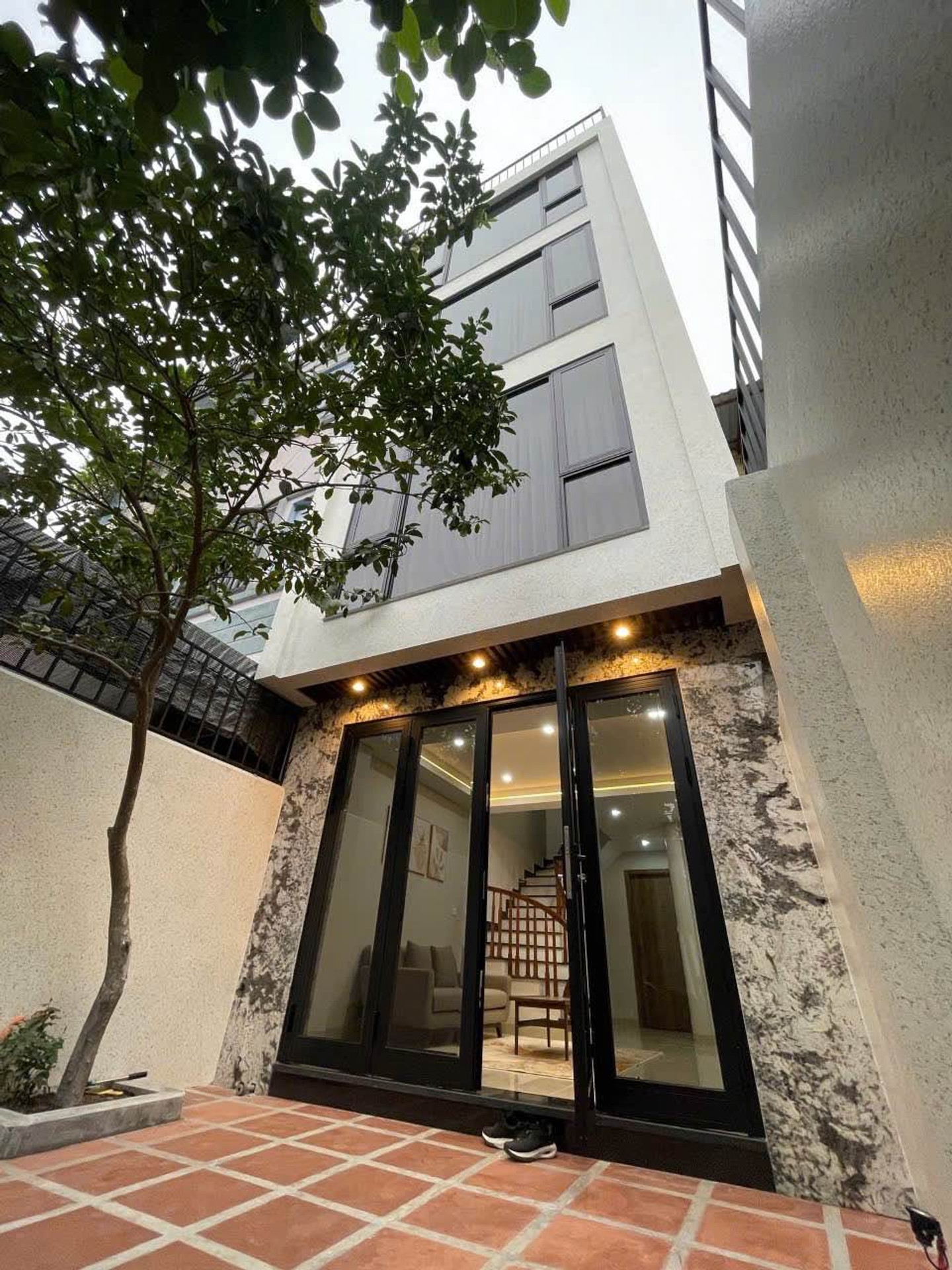 Cơ hội sở hữu nhà 4 tầng đẹp, giá ưu đãi tại khu vực trung tâm Việt Hưng, Long Biên