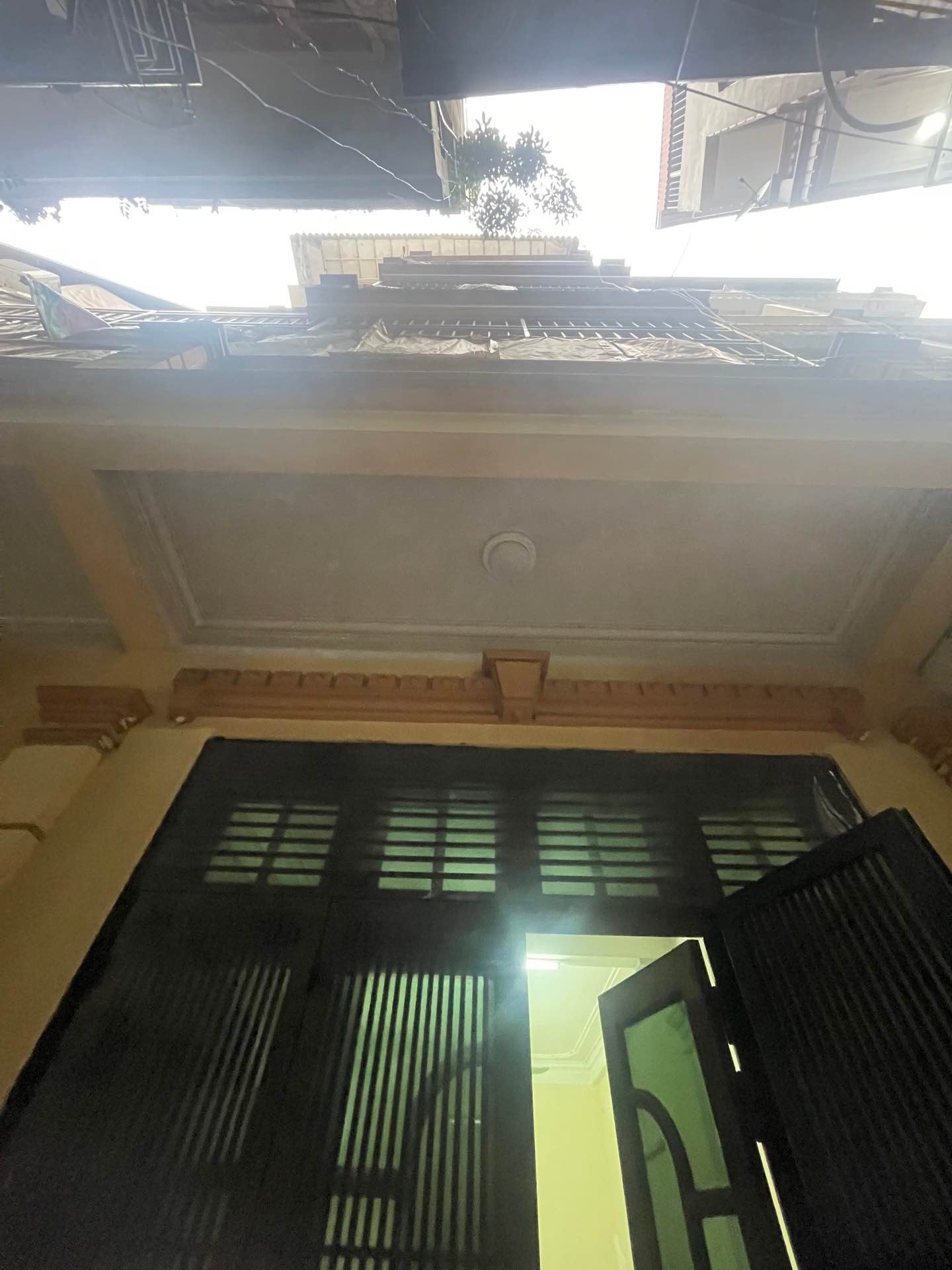 Nhà 5 tầng 6PN ở trung tâm Cầu Giấy, gần phố, ngõ rộng thoáng