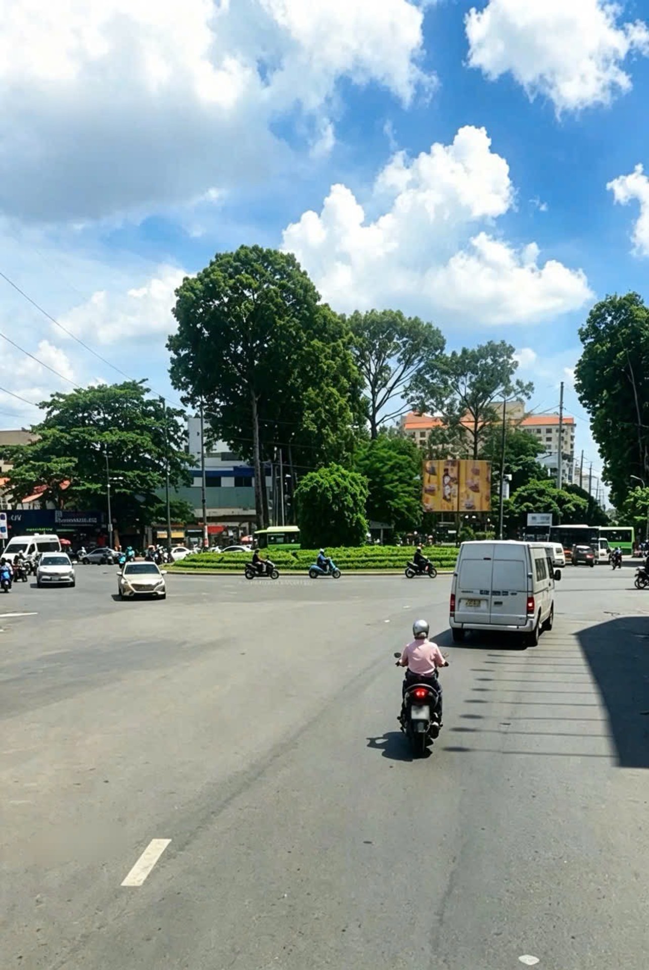 Bán nhà mặt phố Phạm Viết Chánh Quận 1, tòa nhà 6 tầng mặt tiền 8m, dòng tiền 300 triệu/tháng