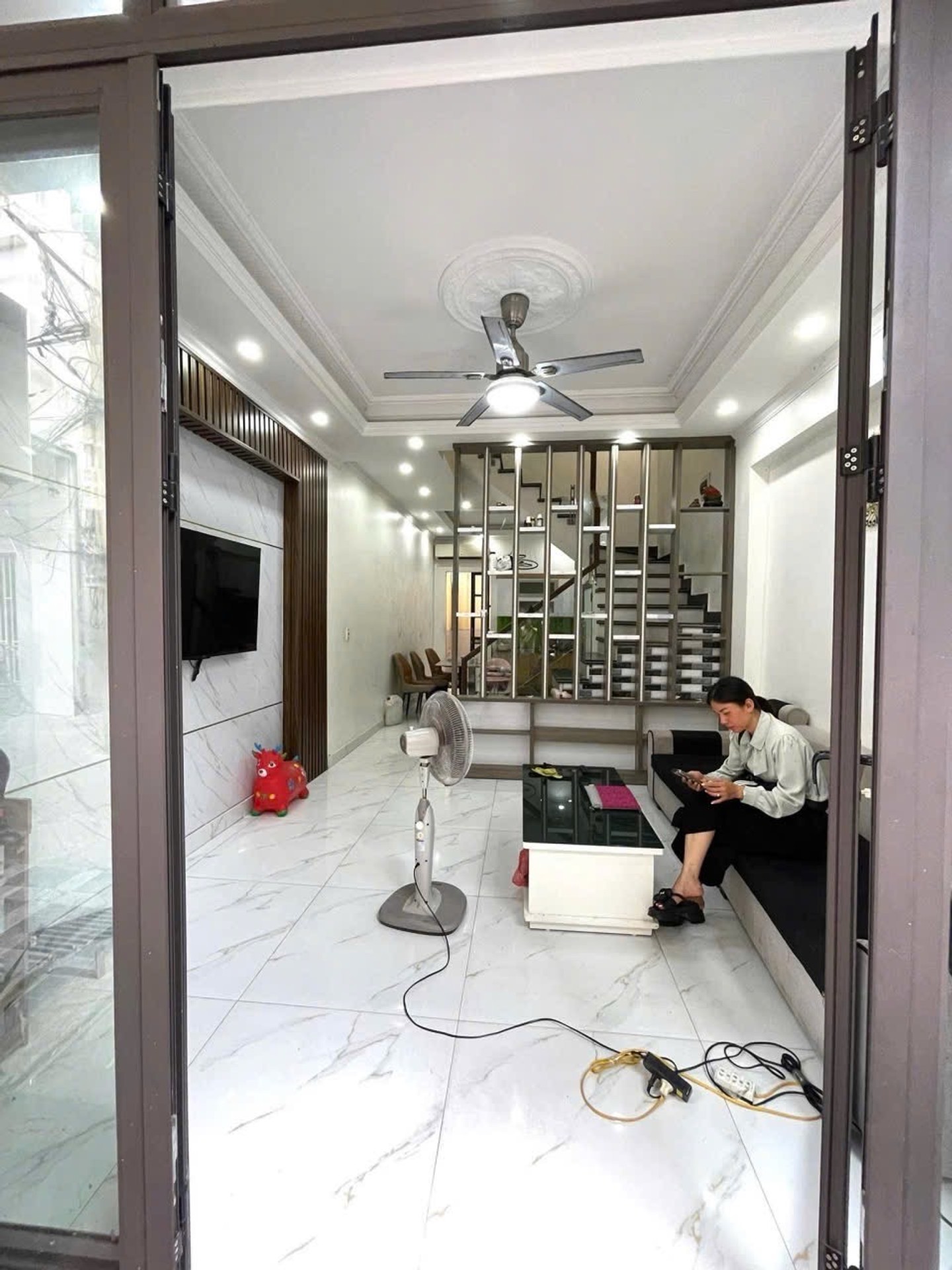 Nhà đẹp phố Tôn Đức Thắng, nhà xây khung cột chắc chắn, ngõ nông gần ô tô