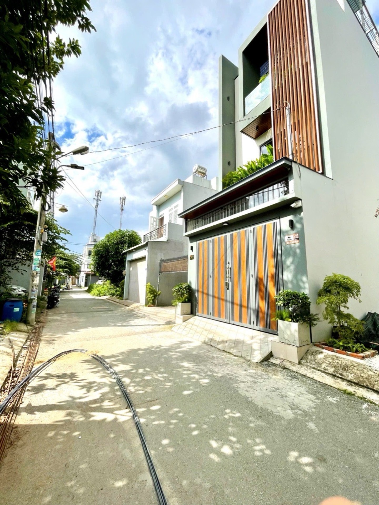 Nhà 3 tầng đường ô tô tránh tại Tam Đa, Long Trường - Cơ hội sở hữu giá tốt
