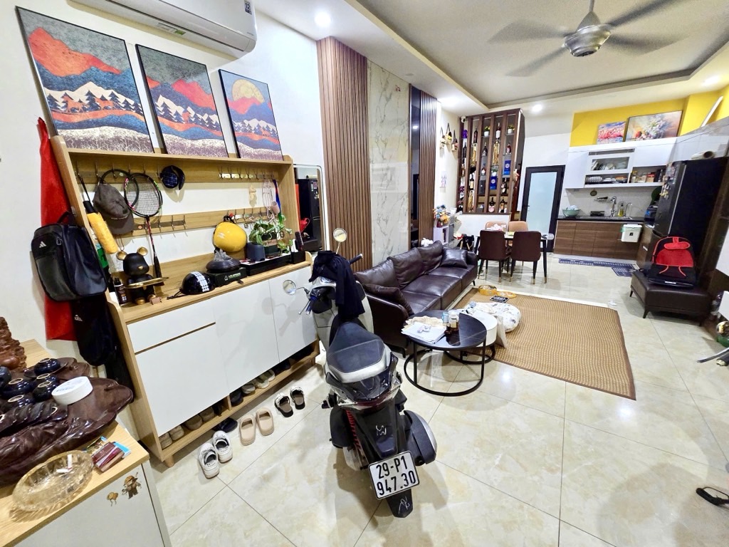 Nhà Cầu Giấy đỉnh - 4 ngủ, tiện nghi, vào ở ngay