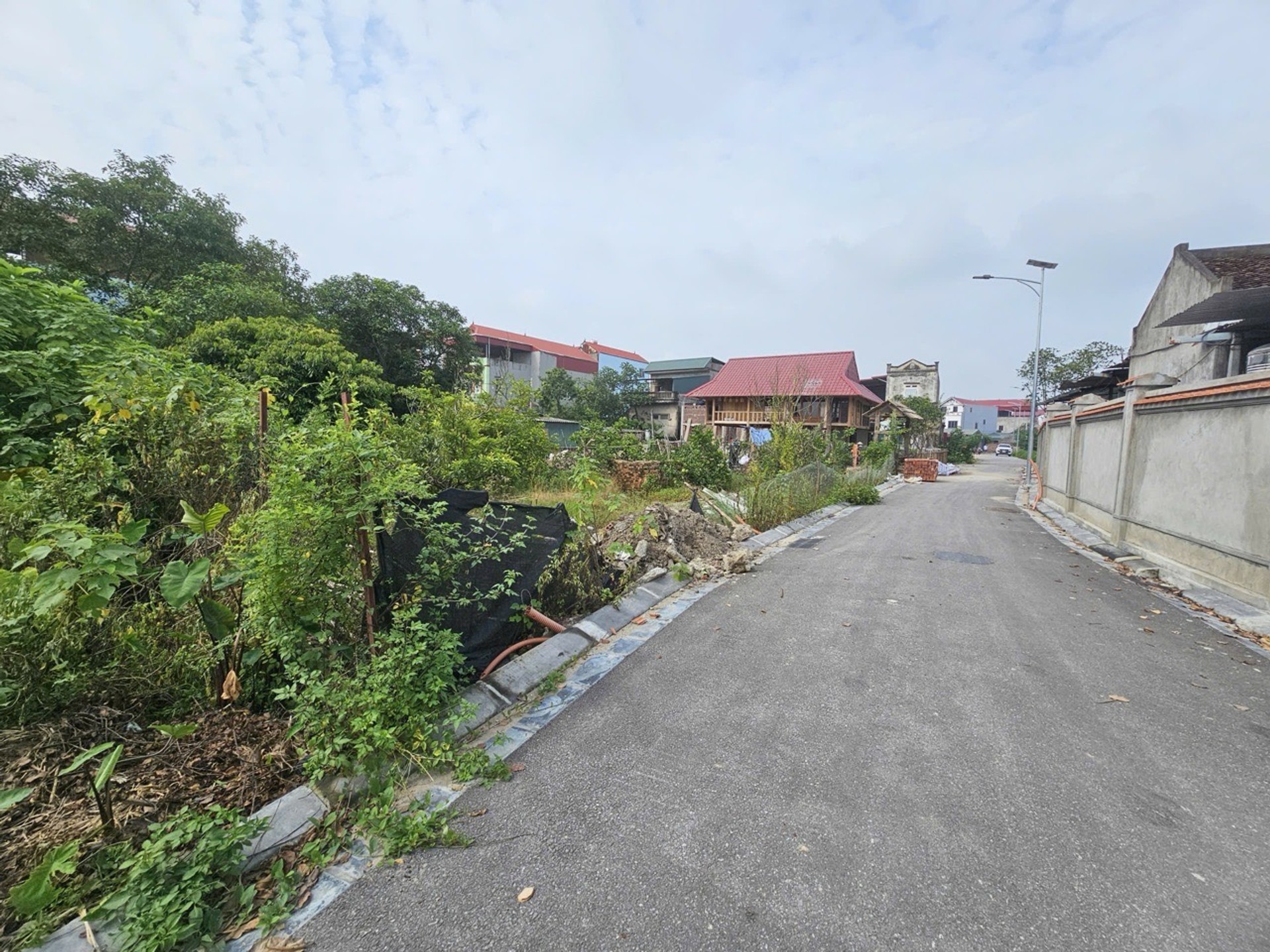 Bán đất 320m2 mặt tiền 21m tại Đại Vi Liên Hà giá 16 tỷ