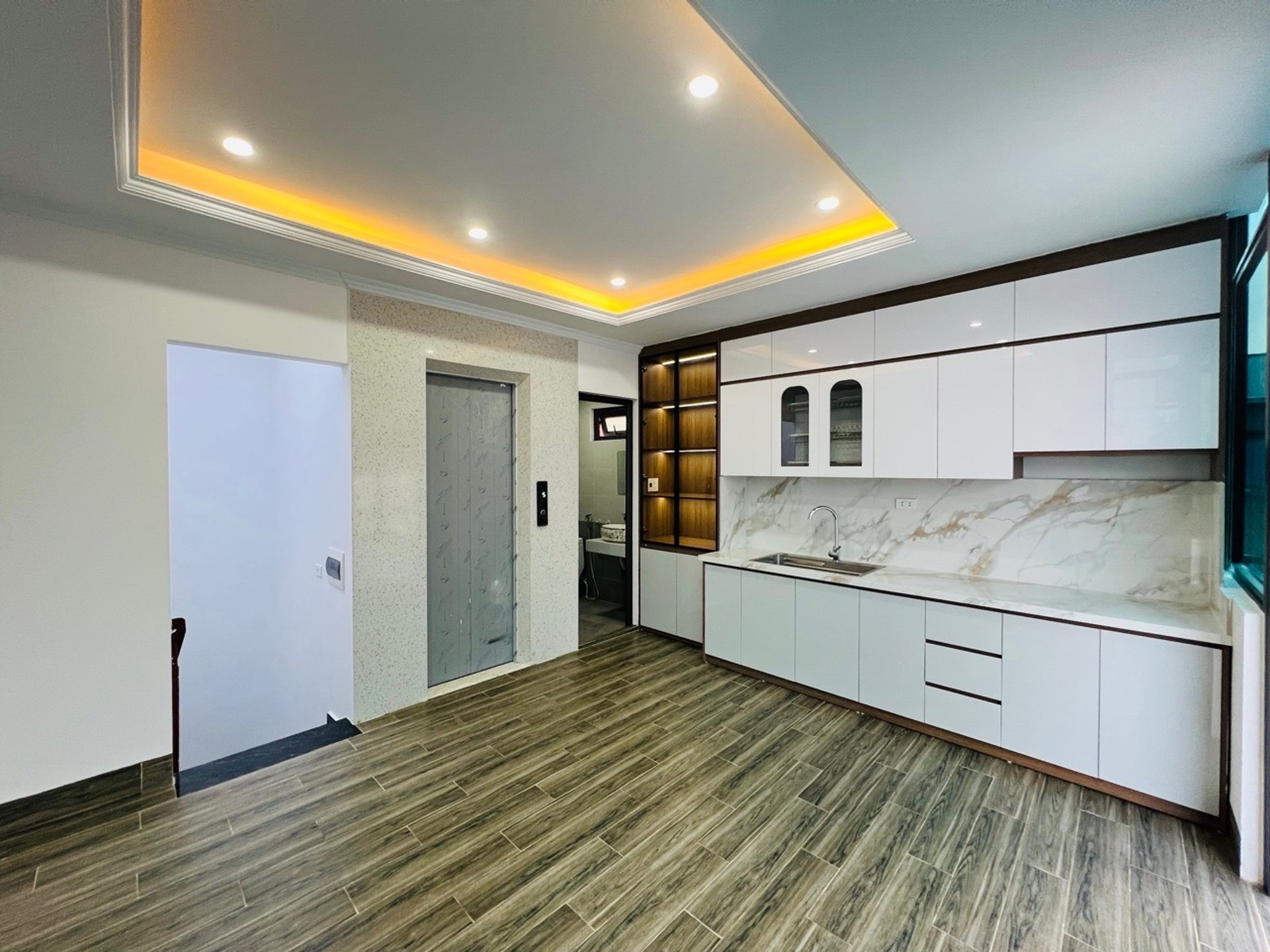 Bán nhà 5 tầng mới, ngõ ô tô, Linh Đàm, gần 50m2