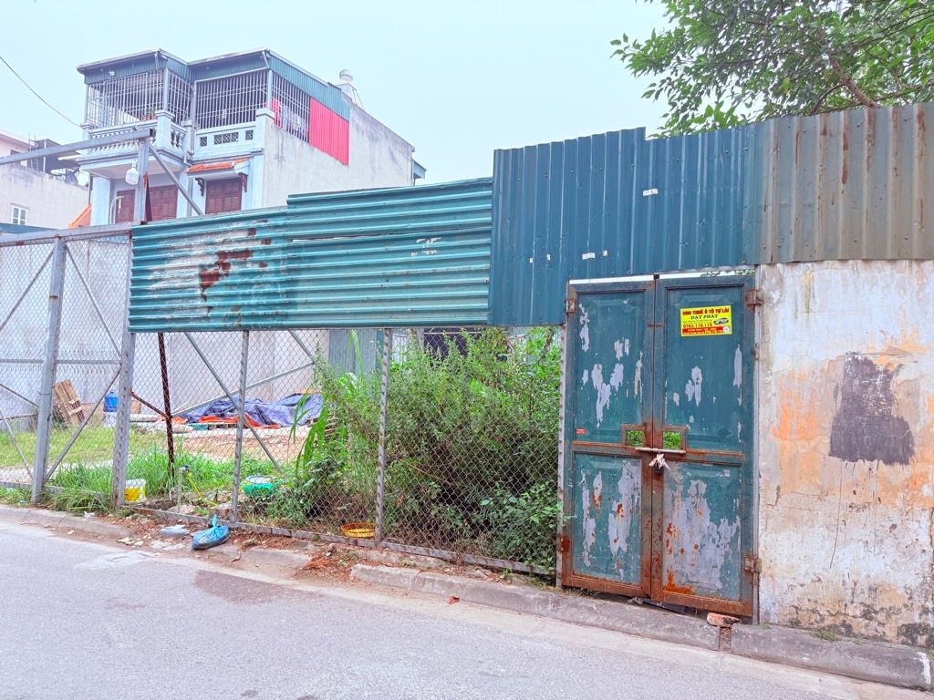 Bán nhà riêng tại phường gần ngã tư Nguyễn Lam - Tân Thụy, mặt tiền rộng phù hợp đầu tư