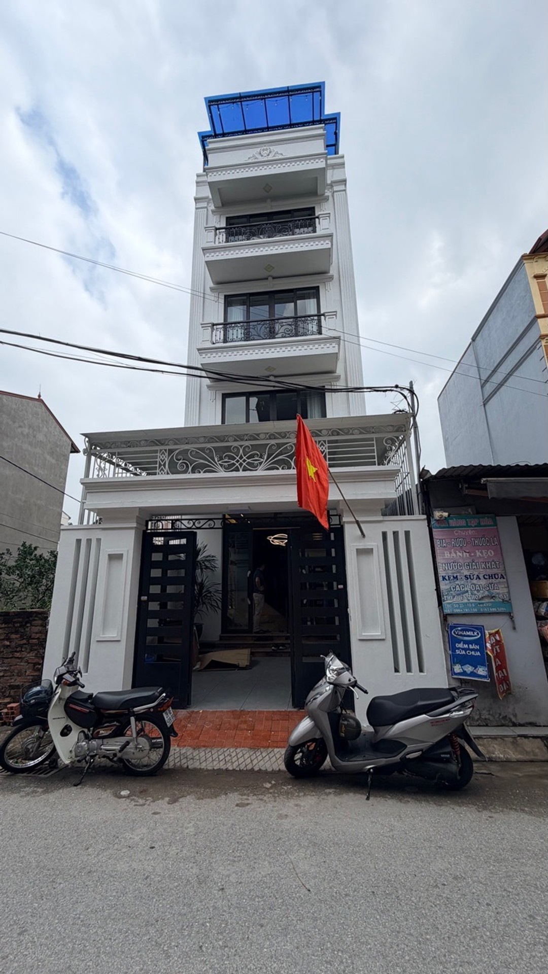 Nhà 5 tầng hiện đại Bát Khối, giá tốt cho cả ở và KD