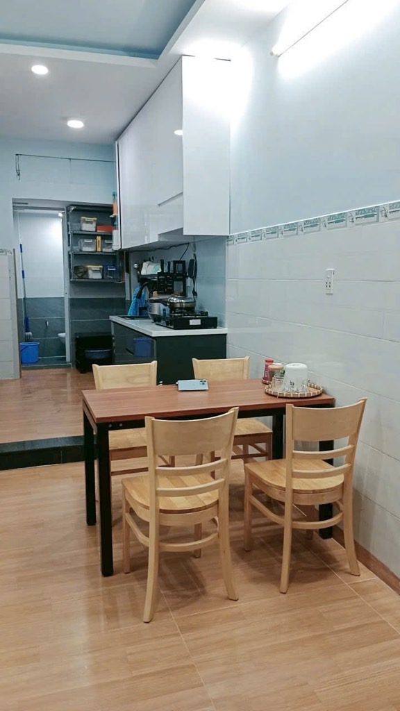 Nhà riêng 2 tầng hẻm xe hơi khu Bàu Cát giá 3.75 tỷ