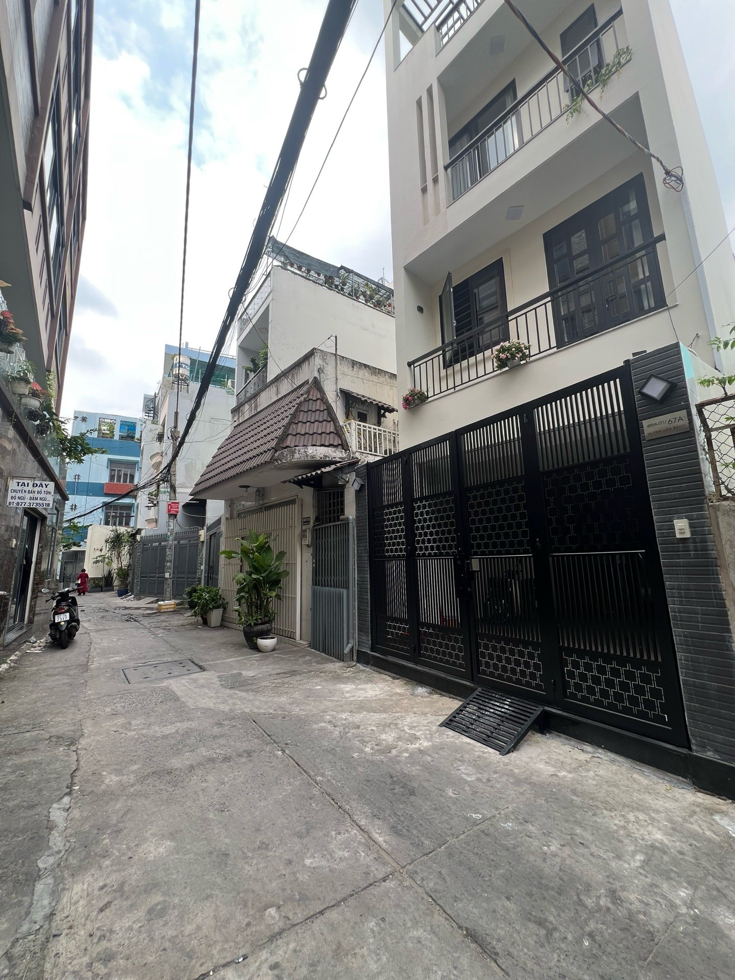 Bán nhà 2 tầng 5 phòng ngủ tại trung tâm Phú Nhuận, oto đậu cửa