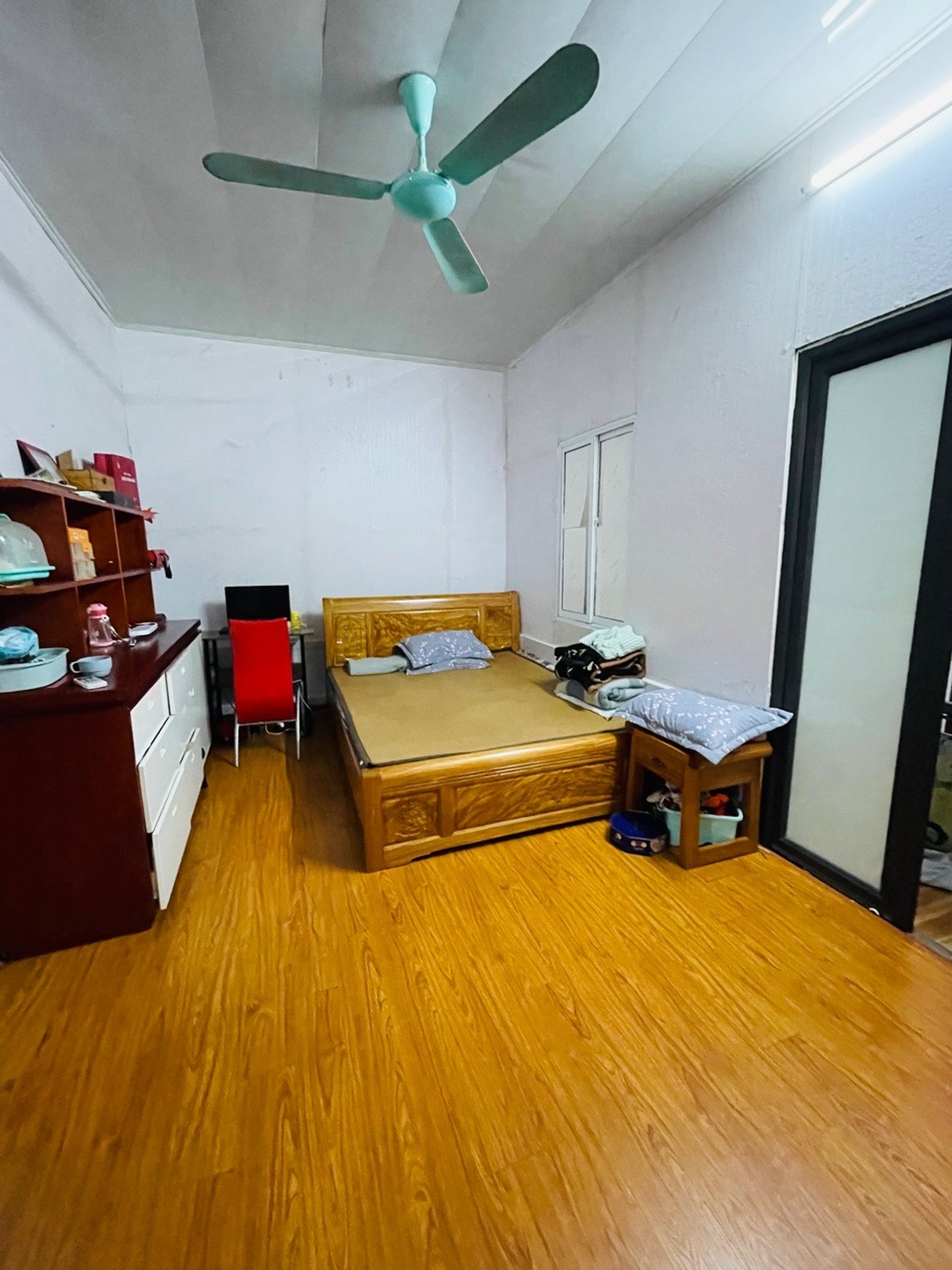 Căn hộ tập thể hai tầng sát mặt phố ngõ thông Trung tâm quận Hai Bà Trưng