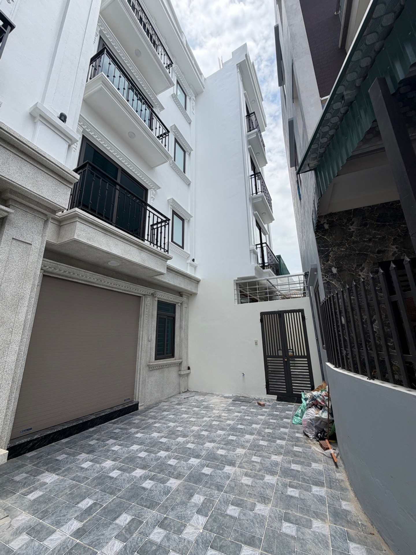 Cơ hội hiếm có sở hữu nhà 4 tầng tại Giang Xá với giá giảm sốc- nhà đẹp sân riêng